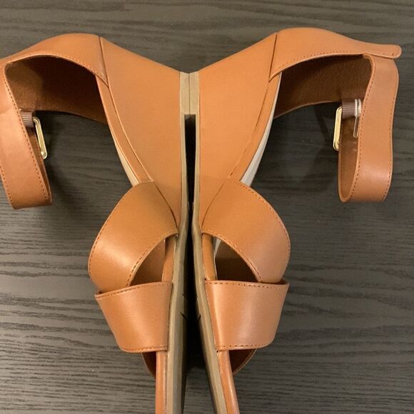 Fioni Size 10 tan wedge sandals with ankle strap NWOT - Picture 3 of 11